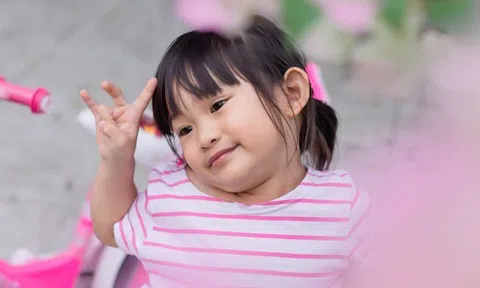 4 đặc điểm kinh điển của 1 “đứa trẻ biết ơn”, có bất kỳ đặc điểm nào cũng là phước lành của cha mẹ