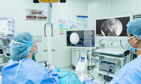 Viêm xoang biến chứng hốc mắt