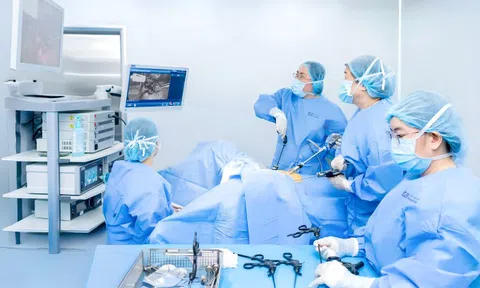 Ba lần phẫu thuật để có con tuổi 50
